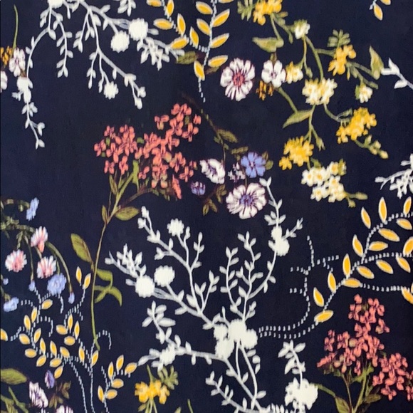 Forever 21 mock neck floral top - Picture 2 of 5